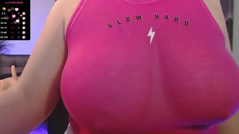Snapshot of tiabellaxxx chatting on 6, 3, 2025 Tia Bella online show from 6, 3, 2025