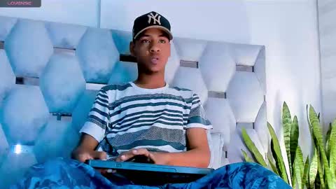 tiago_xxx_ online show from 30, 10, 2025