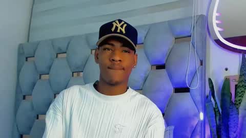 tiago_xxx_ online show from 15, 11, 2025