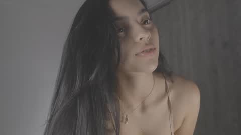 Tiaraaa 02 online show from 10, 3, 2025