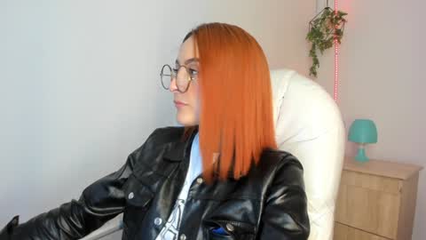 Snapshot of tiarha_ chatting on 23, 12, 2024 Tiarha online show from 23, 12, 2024