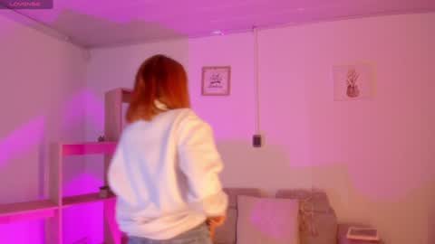 Snapshot of tiarha_ chatting on 12, 1, 2025 Tiarha online show from 12, 1, 2025