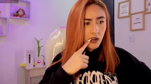 Snapshot of tiarha_ chatting on 22, 10, 2025 Tiarha online show from 22, 10, 2025