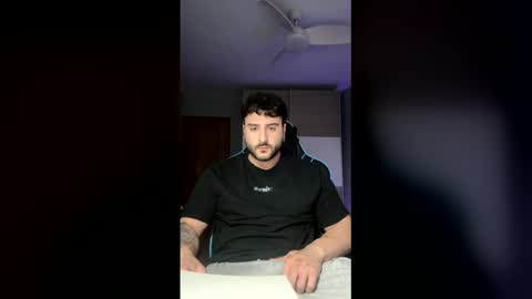 Snapshot of ticolet chatting on 7, 4, 2026 ticolet online show from 7, 4, 2026