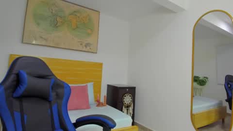 Snapshot of tiffanny_doll_ chatting on 18, 4, 2026 T I F F A N N Y online show from 18, 4, 2026