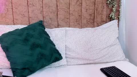 Tiffany Becker online show from 14, 10, 2025