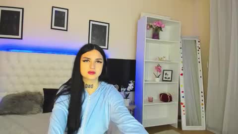 Tiffani online show from 25, 3, 2026