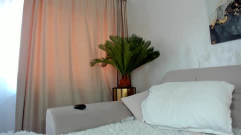 Tiffany Houston online show from 14, 12, 2024