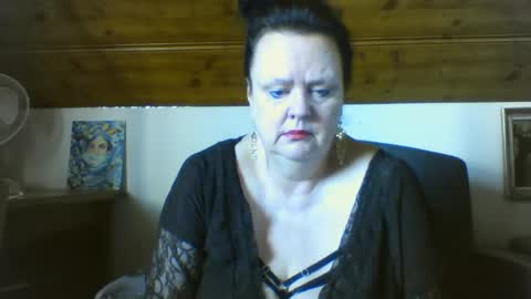 TiffanyMature online show from 2, 4, 2026