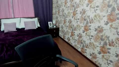 tiffanyyoun online show from 14, 10, 2025