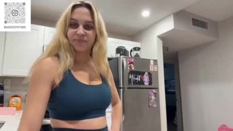 Tiffstreatsxoxo online show from 9, 1, 2026