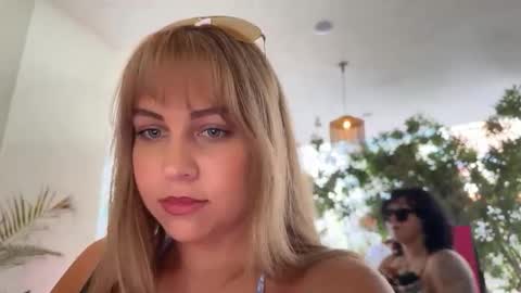 Tiffstreatsxoxo online show from 11, 5, 2026