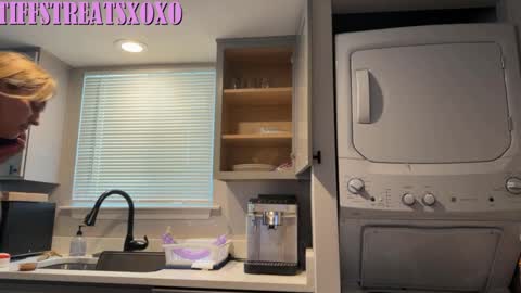 Tiffstreatsxoxo online show from 19, 7, 2026