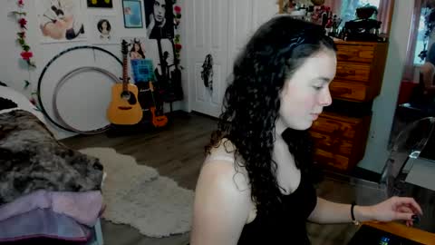 Snapshot of tiggerrosey chatting on 21, 2, 2025   All my Links online show from 21, 2, 2025