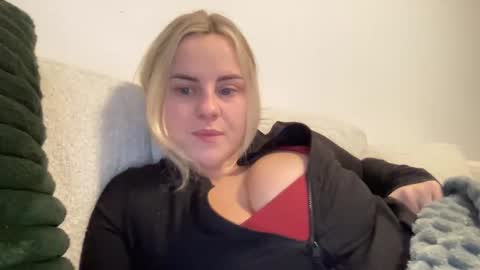 Snapshot of tigoldbitties11 chatting on 23, 9, 2025 Lexi online show from 23, 9, 2025