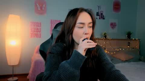 Mia online show from 2, 2, 2026