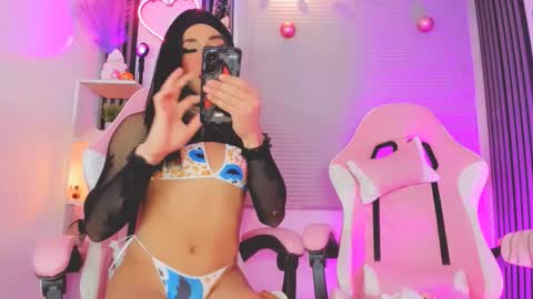 Hallie And Annie online show from 14, 12, 2025