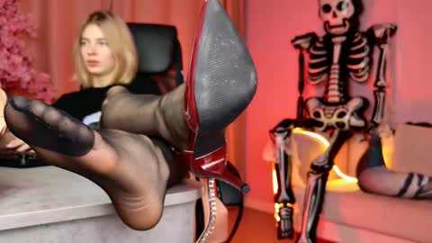 Tina Davil online show from 21, 10, 2025