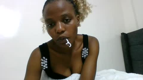 Snapshot of tiny_charm chatting on 15, 7, 2026 tiny_charm online show from 15, 7, 2026