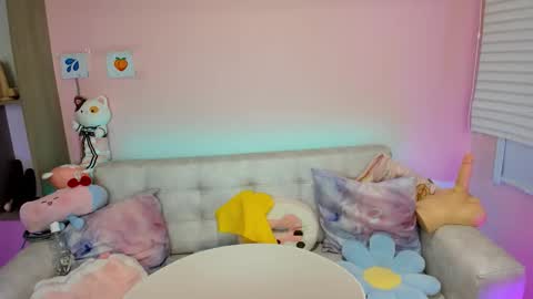 tiny_cora online show from 26, 9, 2025