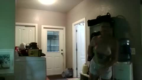 tinyassbossymilf online show from 8, 6, 2026