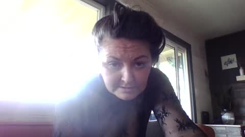 tinyassbossymilf online show from 22, 6, 2026