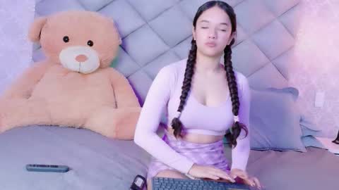 Snapshot of tinycurlqueen chatting on 1, 12, 2025 TinyCurlQueen online show from 1, 12, 2025