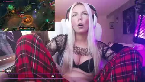 stage Kylie Sinner  brand CLITBAIT online show from 27, 5, 2026