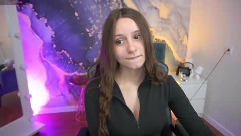 tinynataliee online show from 18, 4, 2026