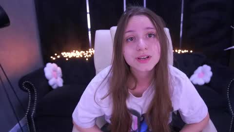 Snapshot of tinynataliee chatting on 30, 4, 2026 tinynataliee online show from 30, 4, 2026