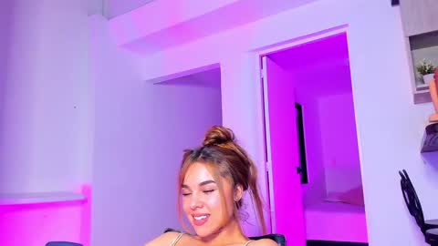 Instagram  tinyw0nder online show from 27, 1, 2025