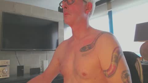 Snapshot of tirexxx_x chatting on 11, 9, 2025 tirexxx_x online show from 11, 9, 2025
