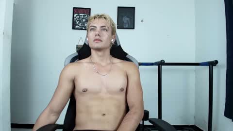Snapshot of titan_fitness chatting on 22, 6, 2026 Kevin online show from 22, 6, 2026
