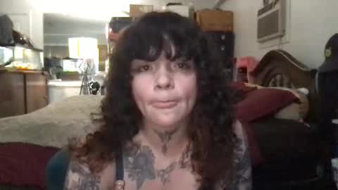 Snapshot of titzntattz chatting on 16, 11, 2025 formerly bigtittygothwhore online show from 16, 11, 2025