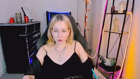 Tolli Moll online show from 6, 12, 2024