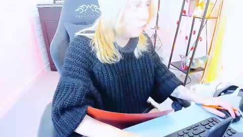 Tolli Moll online show from 27, 12, 2024