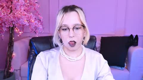 Tolli Moll online show from 15, 1, 2025