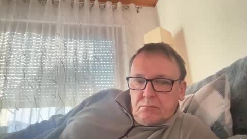 Tom online show from 25, 2, 2026