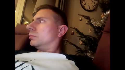 Snapshot of tom_horny84 chatting on 25, 12, 2024 tom_horny84 online show from 25, 12, 2024