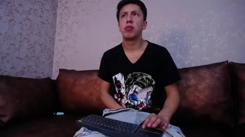 Tom online show from 10, 4, 2026