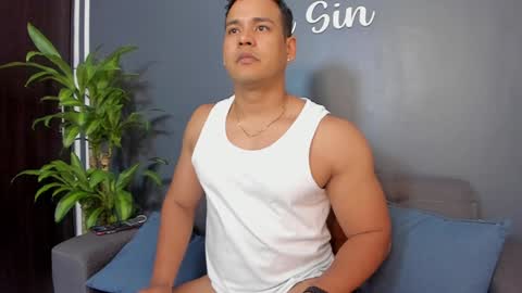 Snapshot of tom_sin_ chatting on 16, 12, 2024 Tom Sin online show from 16, 12, 2024