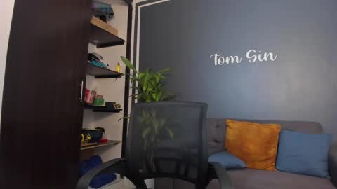 Snapshot of tom_sin_ chatting on 2, 1, 2025 Tom Sin online show from 2, 1, 2025
