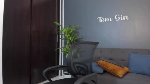 Snapshot of tom_sin_ chatting on 6, 1, 2025 Tom Sin online show from 6, 1, 2025