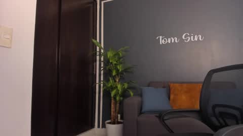 Snapshot of tom_sin_ chatting on 11, 1, 2025 Tom Sin online show from 11, 1, 2025