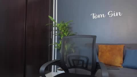 Snapshot of tom_sin_ chatting on 11, 1, 2025 Tom Sin online show from 11, 1, 2025