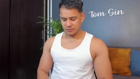 Snapshot of tom_sin_ chatting on 28, 2, 2025 Tom Sin online show from 28, 2, 2025