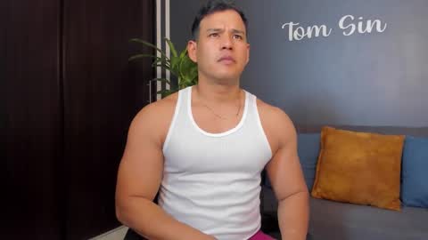 Snapshot of tom_sin_ chatting on 7, 3, 2025 Tom Sin online show from 7, 3, 2025