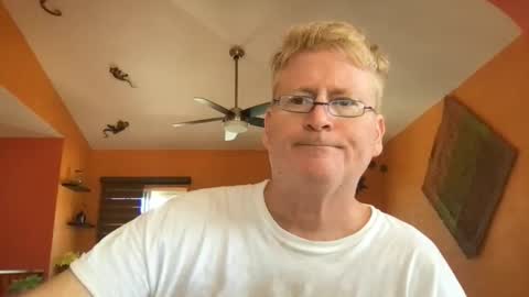 Snapshot of tomascausa chatting on 27, 10, 2025 Hola online show from 27, 10, 2025