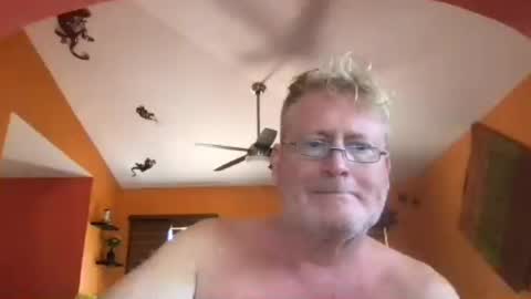 Snapshot of tomascausa chatting on 31, 7, 2026 Hola online show from 31, 7, 2026
