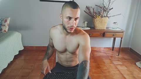 Snapshot of tomdavisxl chatting on 25, 5, 2026 tomDavisXl online show from 25, 5, 2026